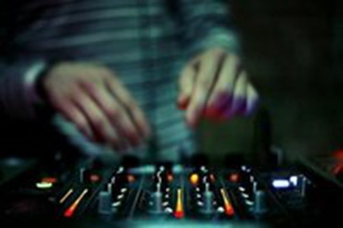 強旸配什么字寓意好